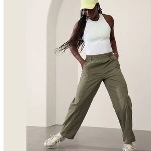ATHLETA Cascade Cargo Poplin Pant Army Green Size S.